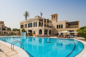 المنطقة المحيطة بالمنشأة