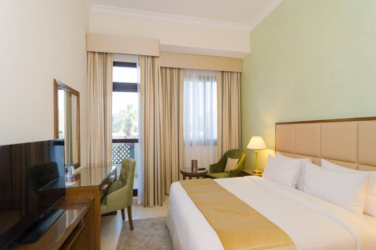 Beach Front Superior Room,20% off on F&B,Heart of Kite Beach | 房內夾萬、書桌、手提電腦工作空間、隔音
