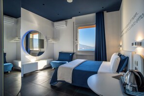 Individually decorated, desk, free cots/infant beds, free WiFi - Skyhouse Beverello (Naples)