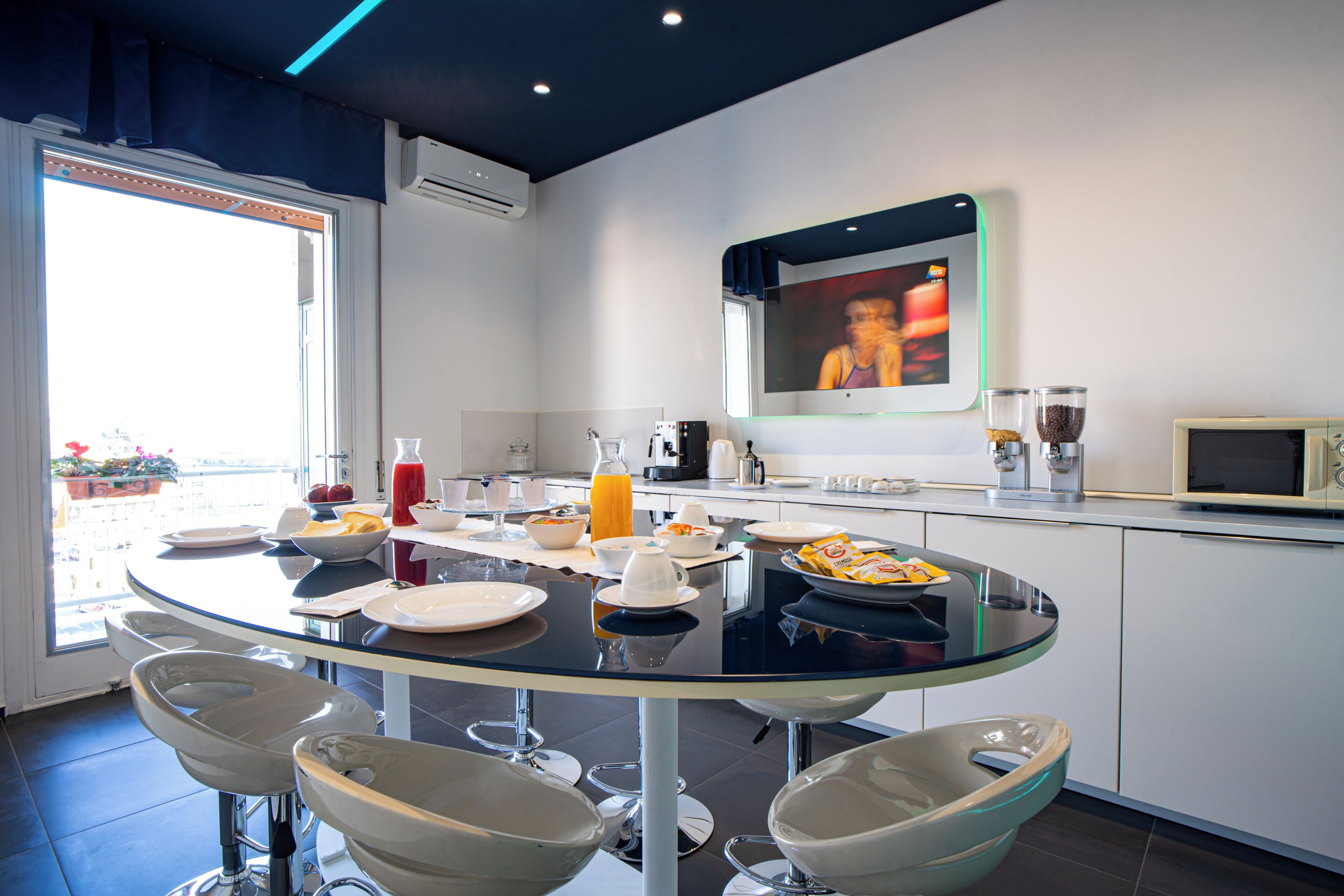 Petit déjeuner continental servi tous les jours en supplément