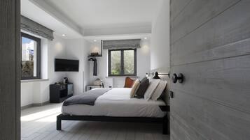 Free minibar, in-room safe, desk, blackout curtains