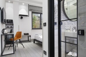 Standard Double Room | Free minibar, in-room safe, desk, blackout curtains - La Ferrovia Guest House (Sorrento)