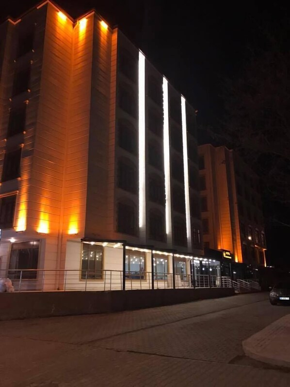 Front of property – evening/night - Gumus Park Resort Atakum (Atakum)