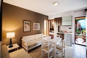 Apartemen Keluarga, 1 kamar tidur | Area keluarga | TV layar datar