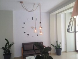 Una televisión de pantalla plana