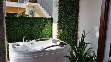 Private spa tub