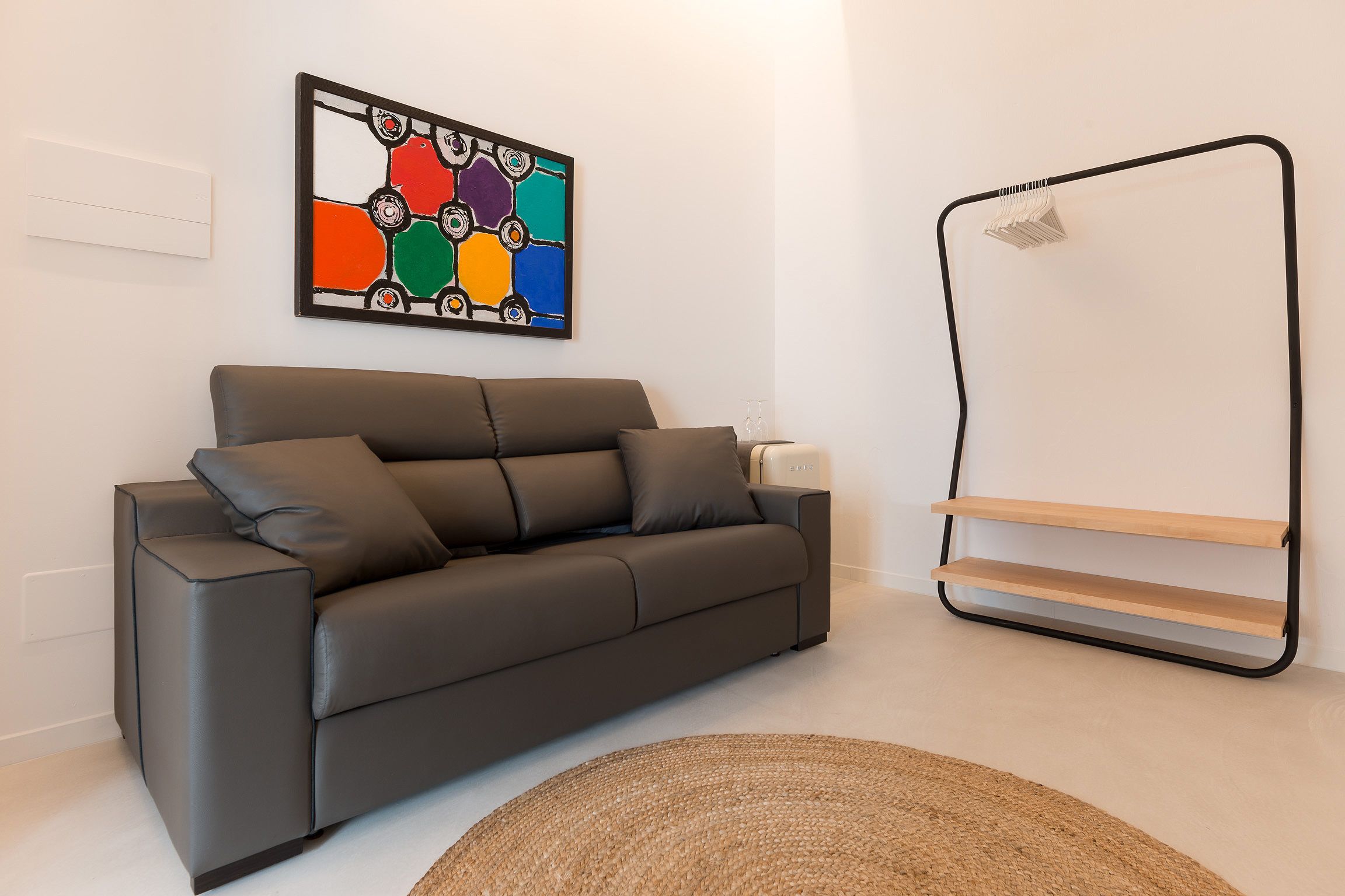 suite | living area | flat-screen tv