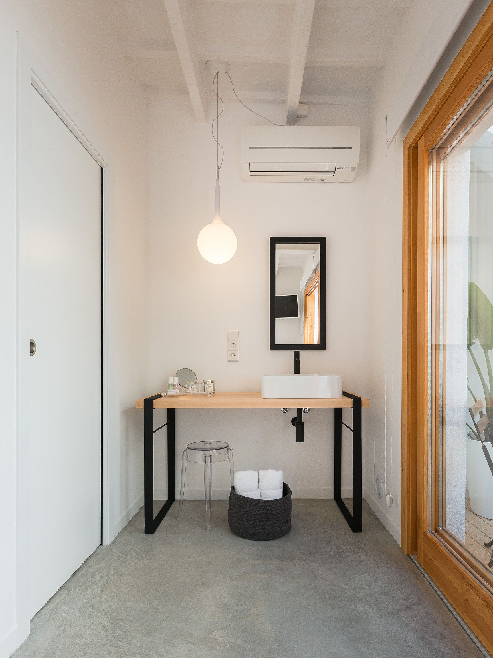 double room | bathroom sink