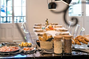 Päivittäinen buffetaamiainen maksusta