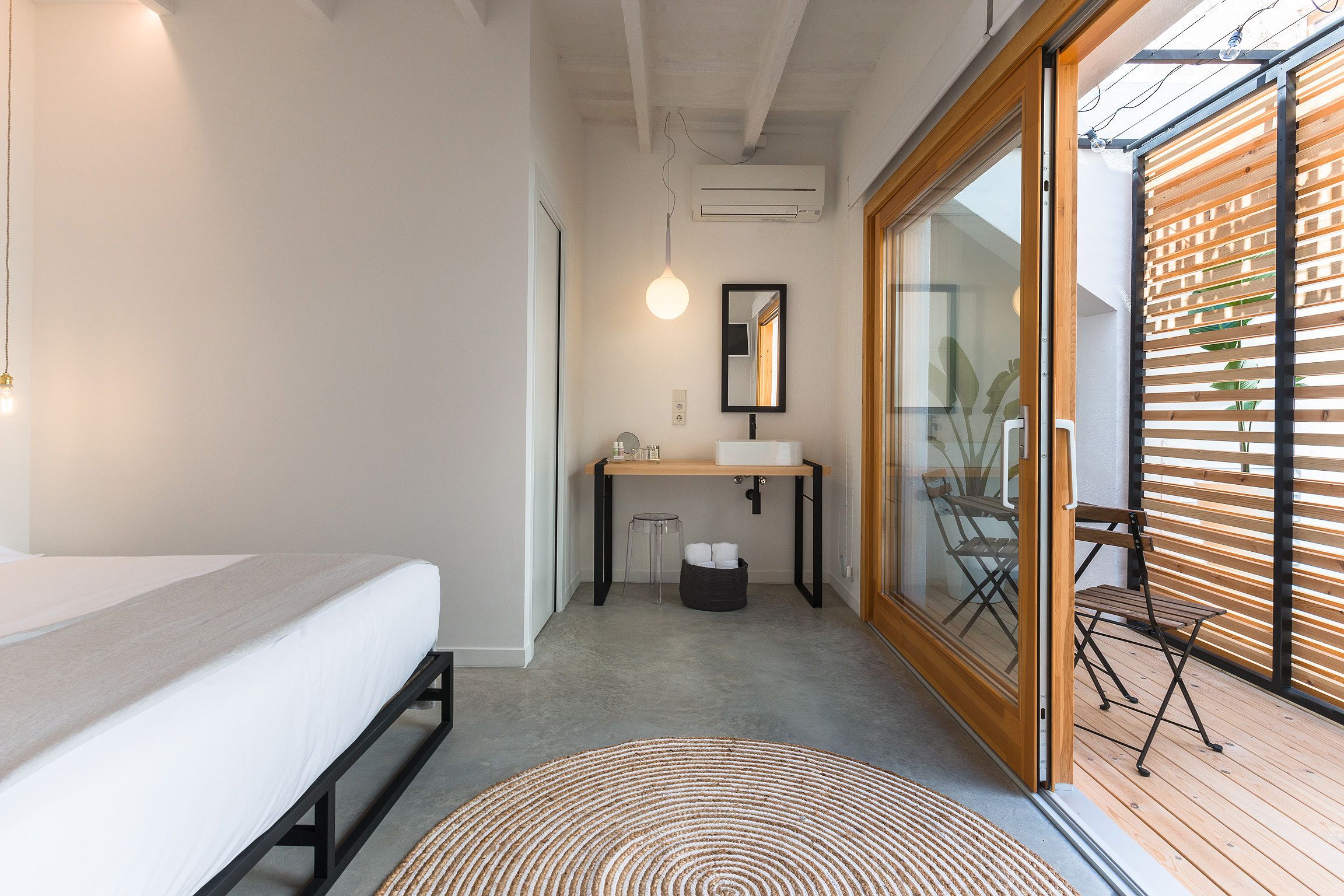 double room | 1 bedroom, minibar, desk, soundproofing