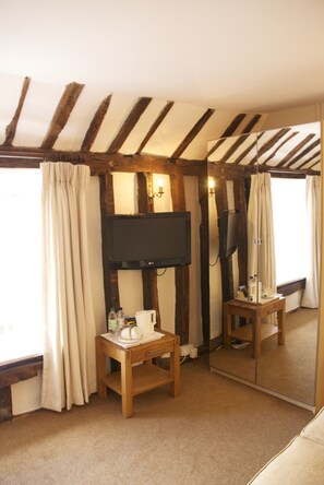 Habitación superior, 1 cama matrimonial | Café y/o cafetera