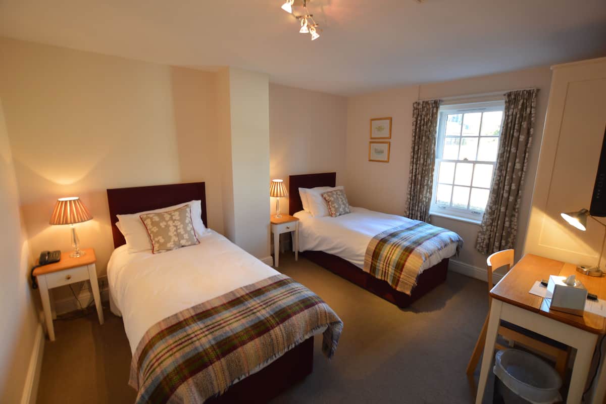 Standard Twin Room | 1 bedroom, desk, iron/ironing board, free WiFi