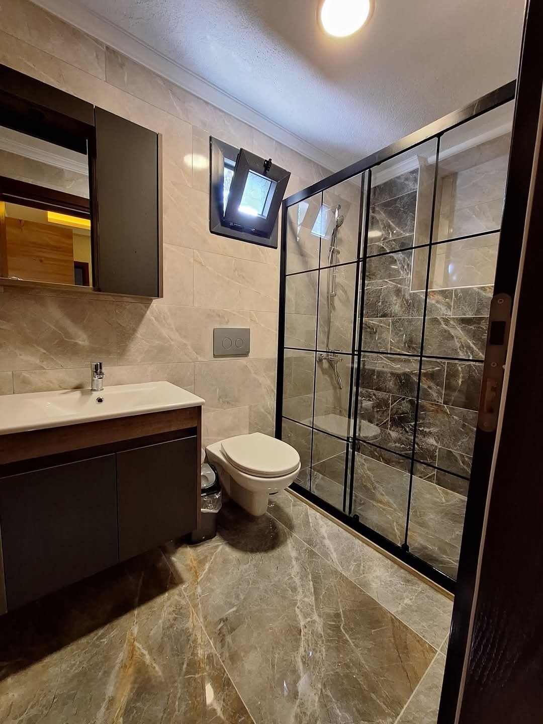 Quarto triplo | Banheiro | Chuveiro, secador de cabelo (mediante solicitação), toalhas de banho 