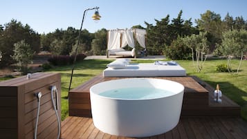 Villa Superior, terrazzo (hot tub) | Vasca idromassaggio