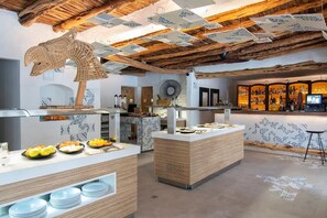 Petit déjeuner servi tous les jours en supplément