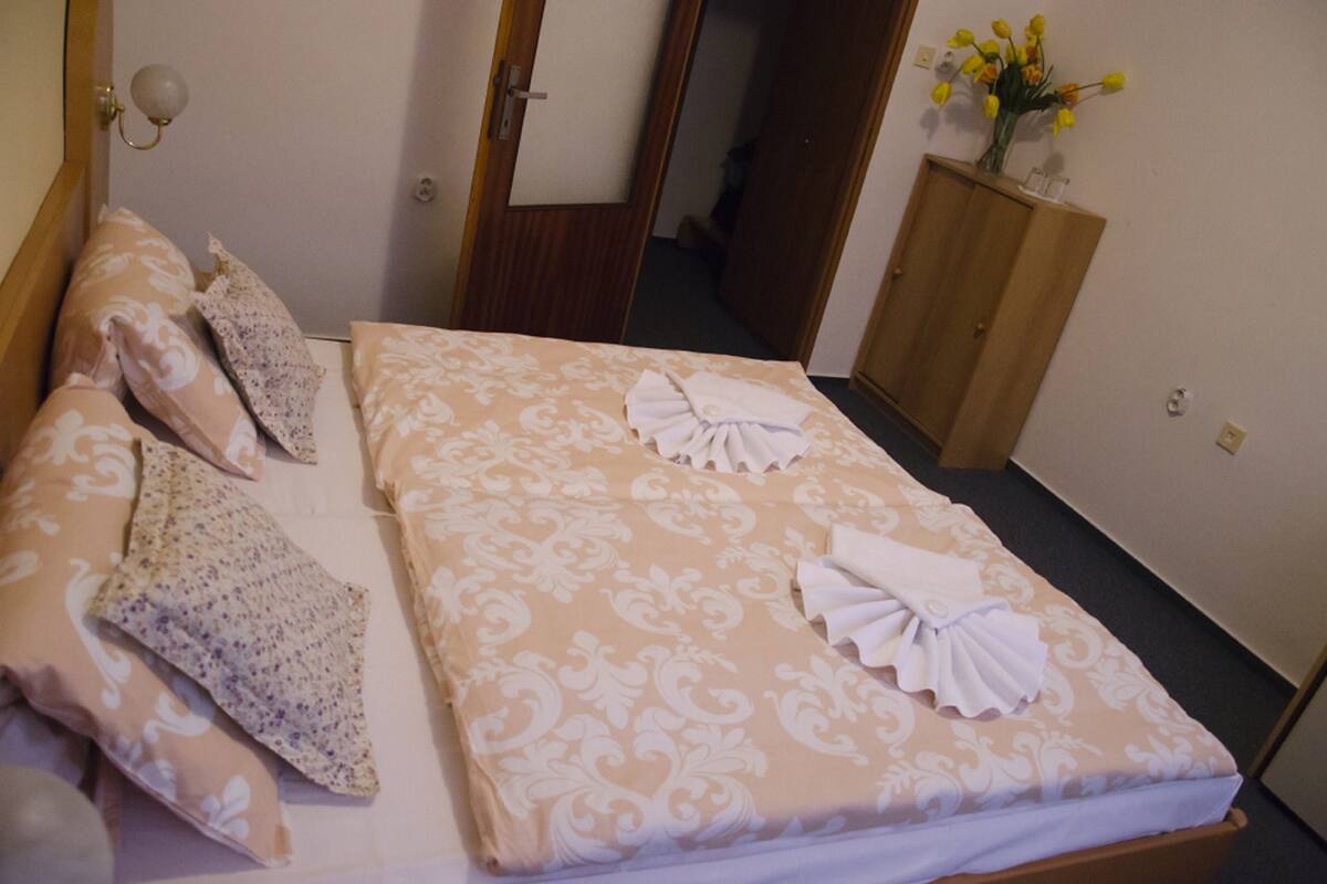 Desk, iron/ironing board, rollaway beds, free WiFi