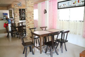 Breakfast, lunch, dinner served; local and international cuisine