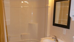 A bathroom with a bathtub, a sink, and a toilet. - Crestwood Inn (Muskoka Lakes)