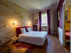Deluxe-værelse til 4 personer - eget badeværelse - parkudsigt (Chambre Rouge) | Lydisolering, gratis Wi-Fi