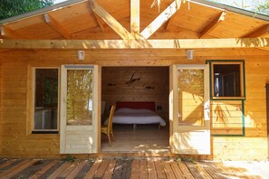 Comfort-hytte - eget badeværelse - udsigt til flod (Cabane Bambou) | Overnatningsstedets indgangsparti