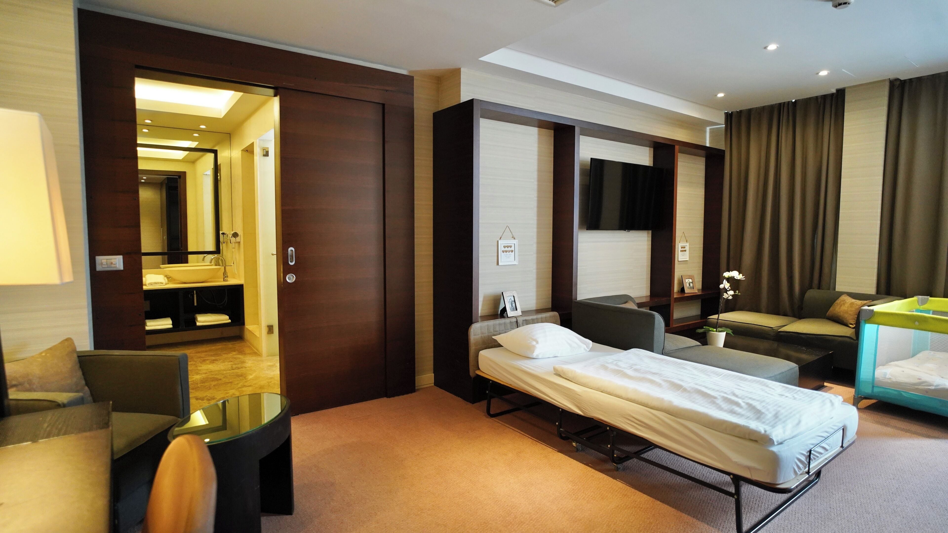 Superior Triple Room | Minibar, in-room safe, desk, soundproofing