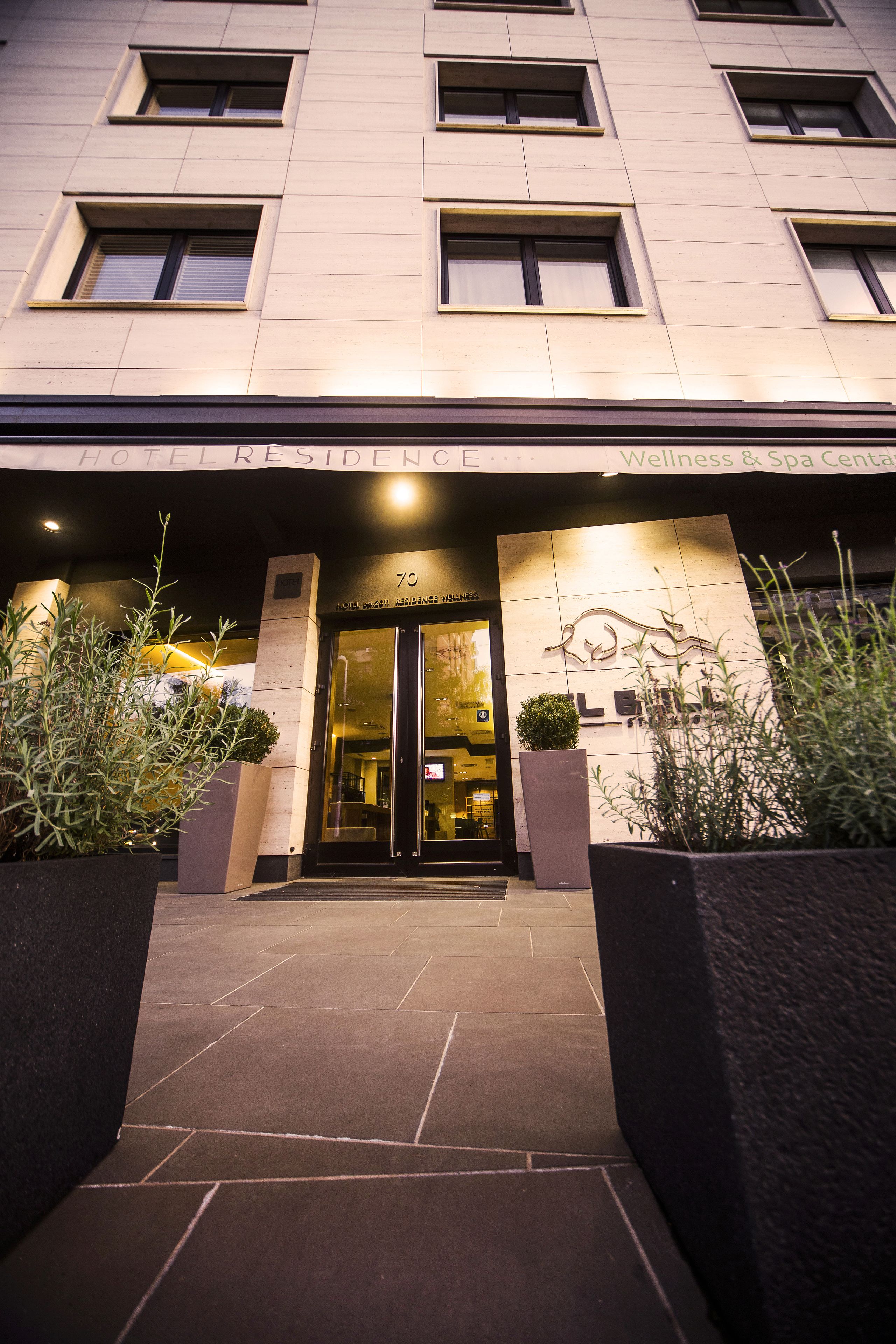 住宿正面 - 傍晚/夜晚