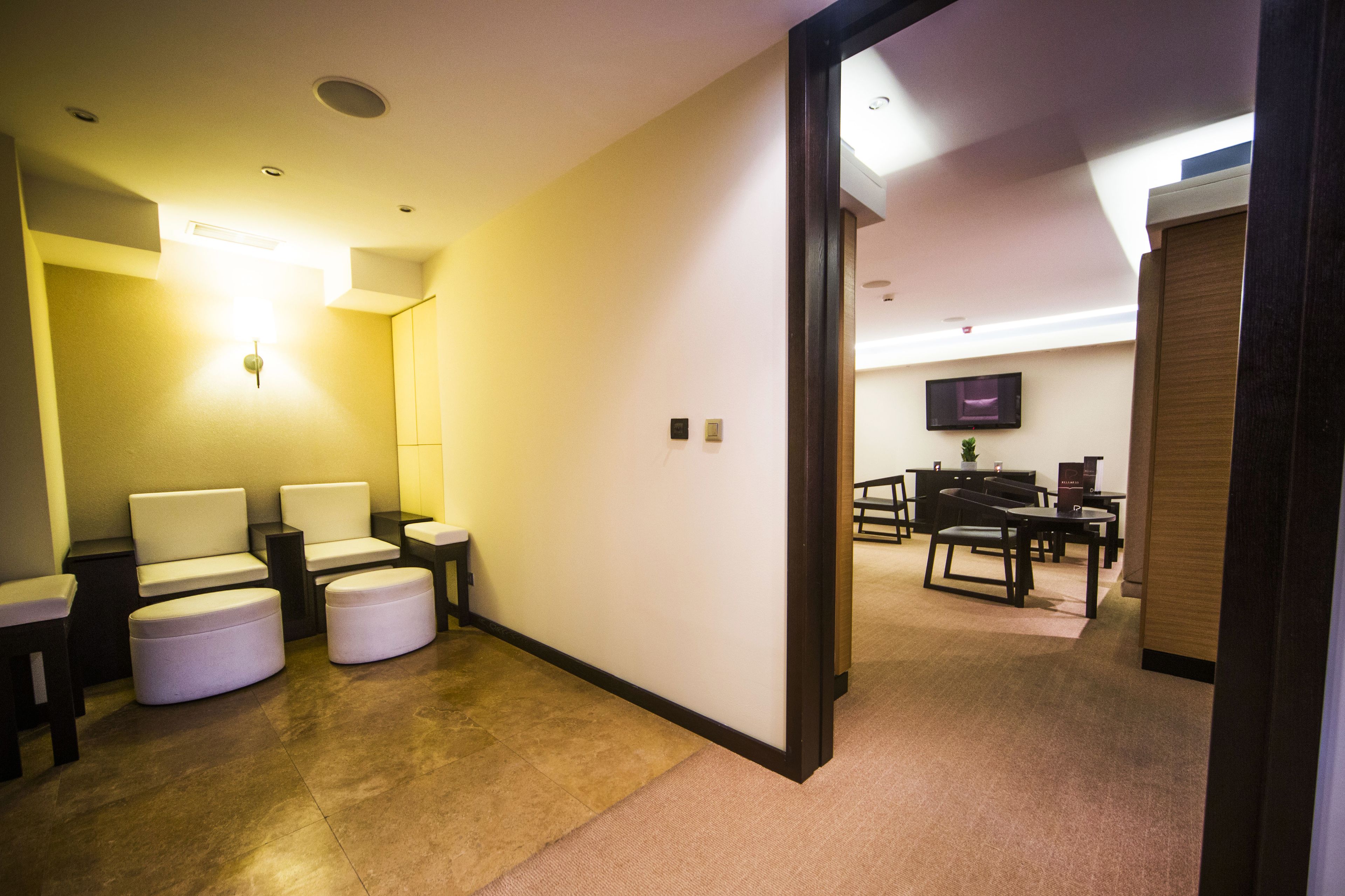 sauna, steam room, body treatments, body wraps, body scrubs, facials