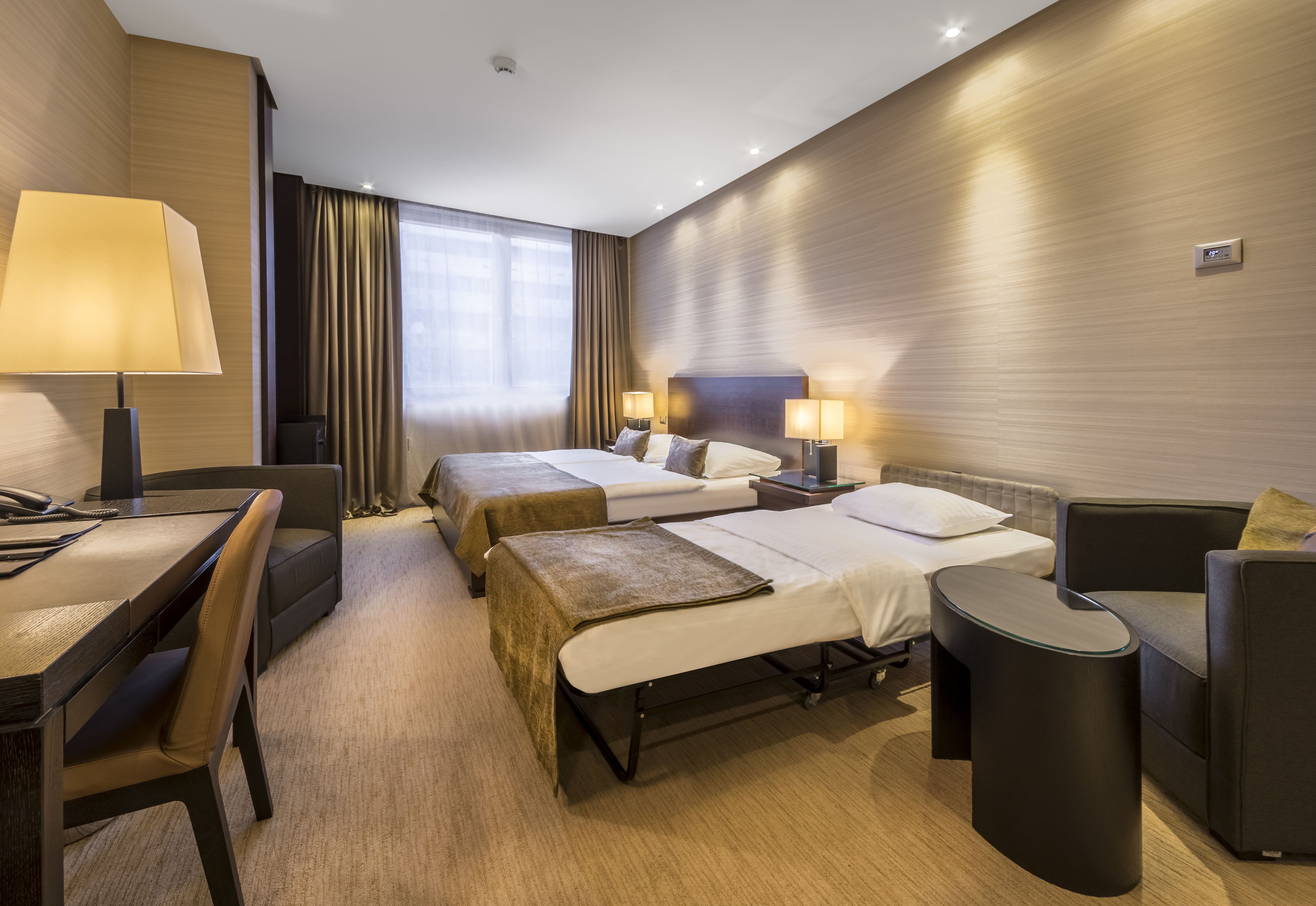 deluxe double room (3 people) | minibar, in-room safe, desk, soundproofing