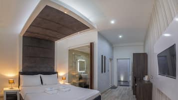 Special Offer - Double Room with Round Airport Transfer | Premium-sengetøj, skrivebord, mørklægningsgardiner
