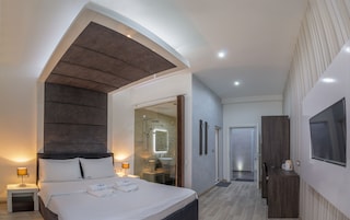 Special Offer - Double Room with Round Airport Transfer | Hochwertige Bettwaren, Schreibtisch, Verdunkelungsvorhänge