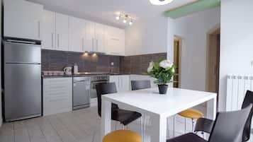 Duplex Two-Bedroom Apartment with Terrace | Dapur pribadi