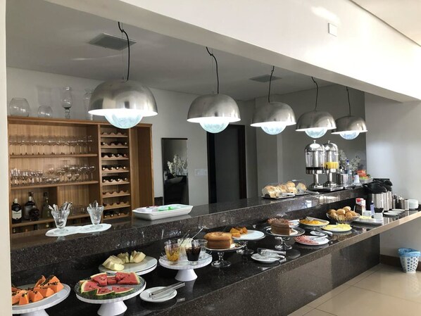 Free daily buffet breakfast