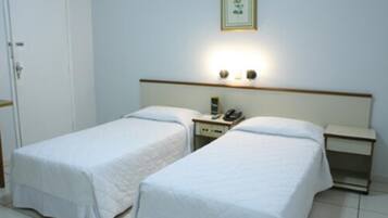 Habitación triple estándar | Minibar, cortinas blackout, wifi gratis y ropa de cama