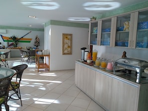 Café da manhã continental grátis todos os dias