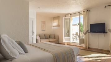 Minibar, coffres-forts dans les chambres, bureau, chambres insonorisées