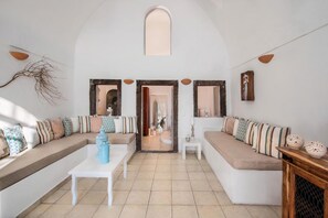 Exclusive Villa, 2 Bedrooms, Jetted Tub, Sea View | Living area