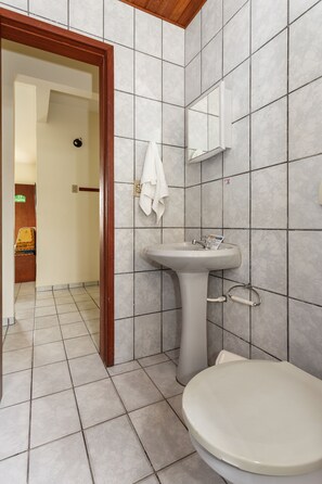 Shower, towels
