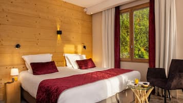 Premium bedding, in-room safe, desk, iron/ironing board