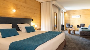 Hochwertige Bettwaren, Zimmersafe, Schreibtisch, Bügeleisen/Bügelbrett
