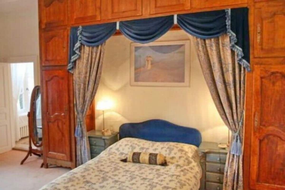 Suite (Papillon) | Escritorio, cunas (de pago), wifi gratis y ropa de cama