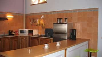 Microwave, coffee/tea maker