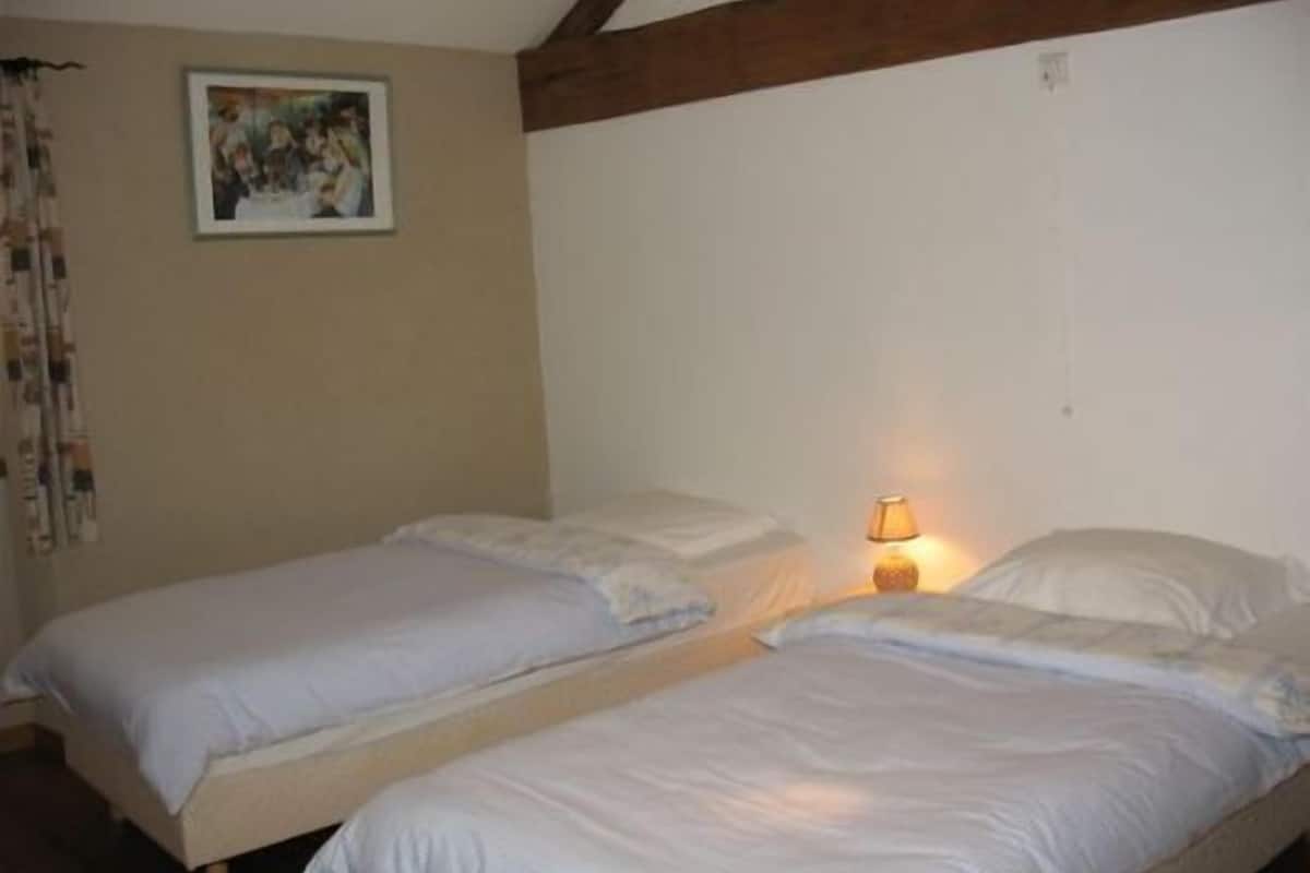 Family Cottage, 3 Bedrooms, Garden View, Courtyard Area | Desk, cribs/infant beds, free WiFi, bed sheets