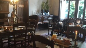 Food and drink - Château de Beauvais (Saint-Amand-Jartoudeix)