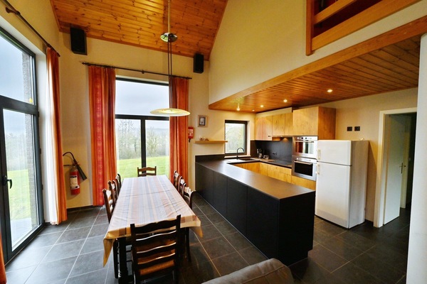 Kylskåp, mikrovågsugn, ugn och spishäll