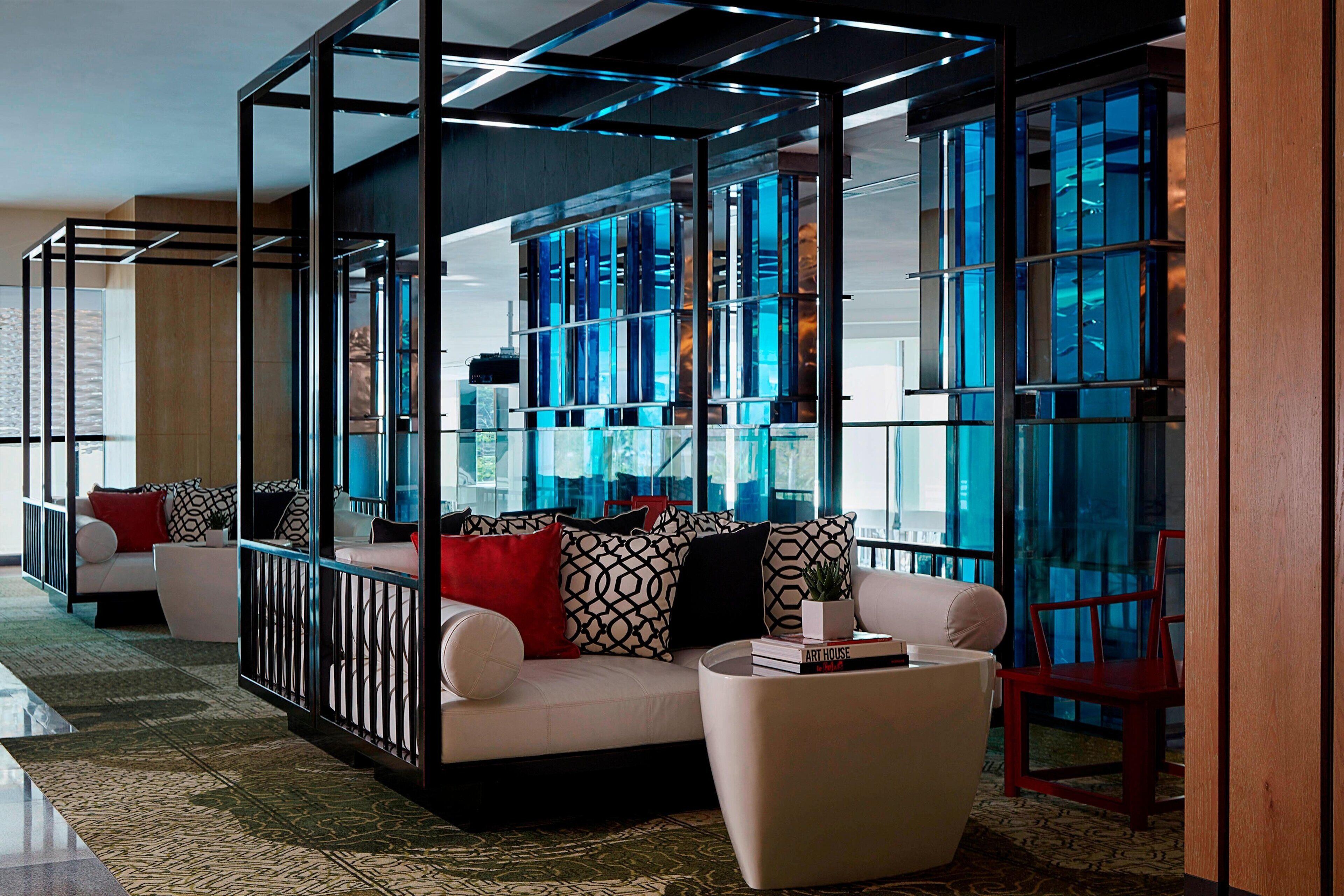 3 restaurants, breakfast, lunch, dinner served; international cuisine