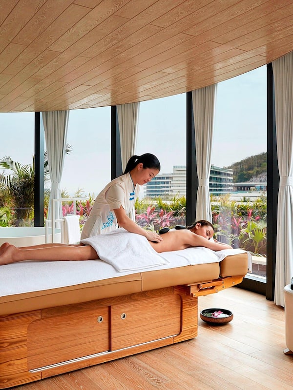 Body treatments, hydrotherapy, aromatherapy, deep-tissue massages