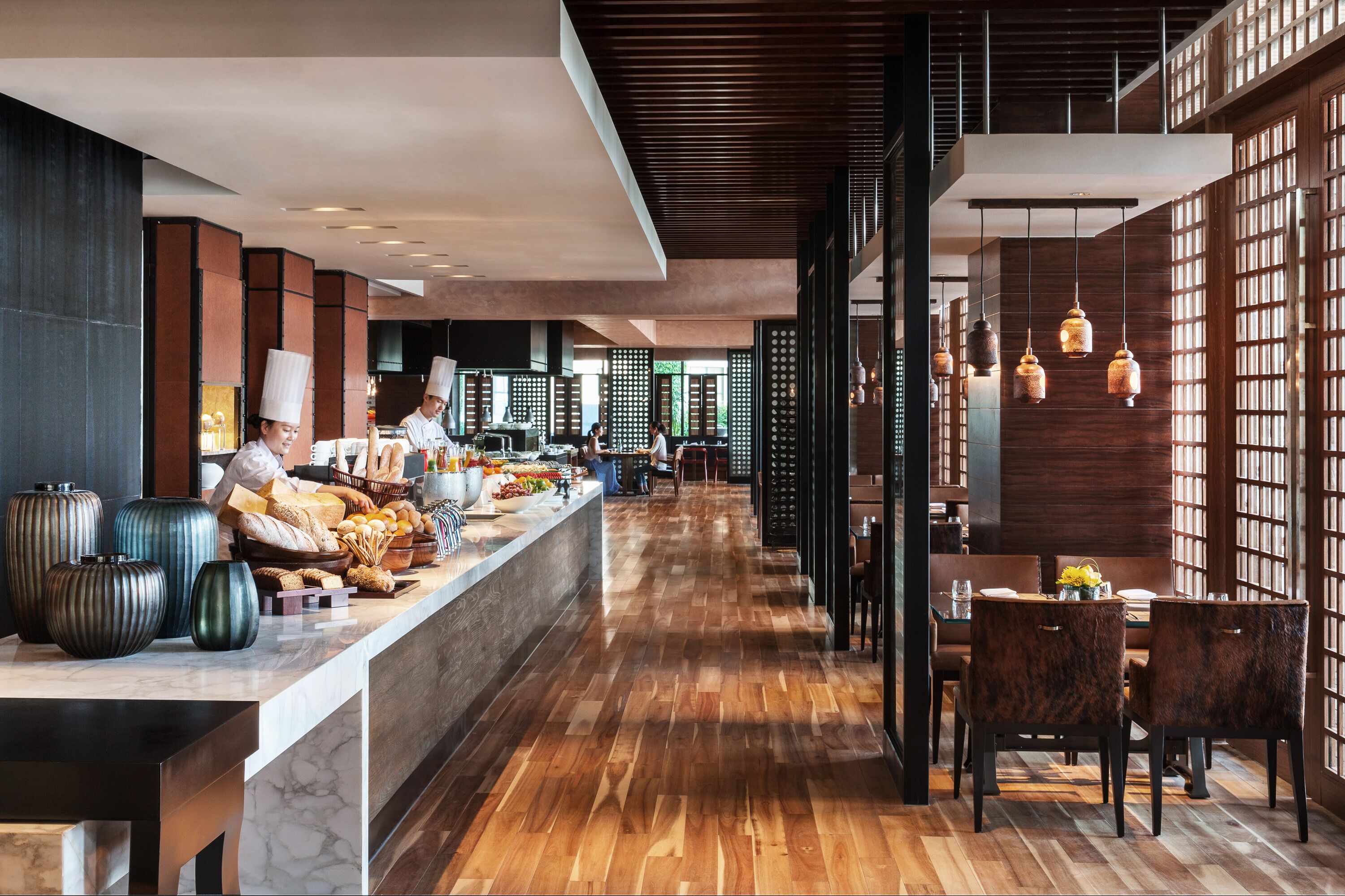 3 restaurants, breakfast, lunch, dinner served; international cuisine