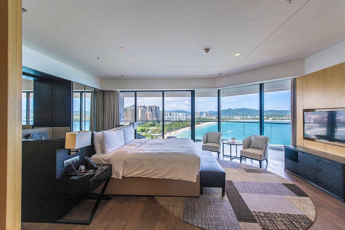 autograph, suite, 1 queen bed, oceanfront | premium bedding, down duvets, minibar, in-room safe