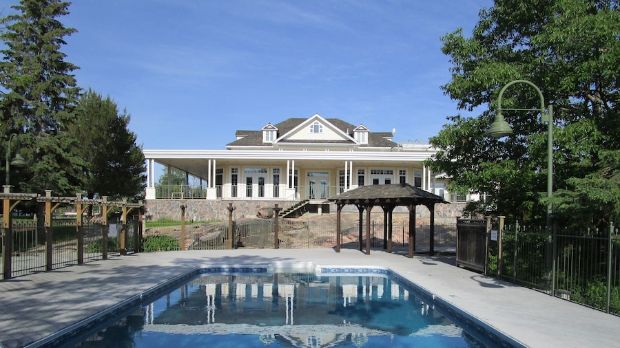 The Burleigh Falls Inn & Suites