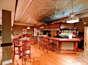 Bar (on property) - The Burleigh Falls Inn & Suites (North Kawartha)